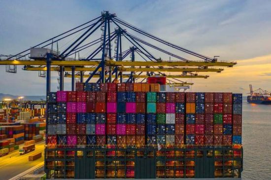 Puertos latinoamericanos elevan 5.6% movimiento de contenedores